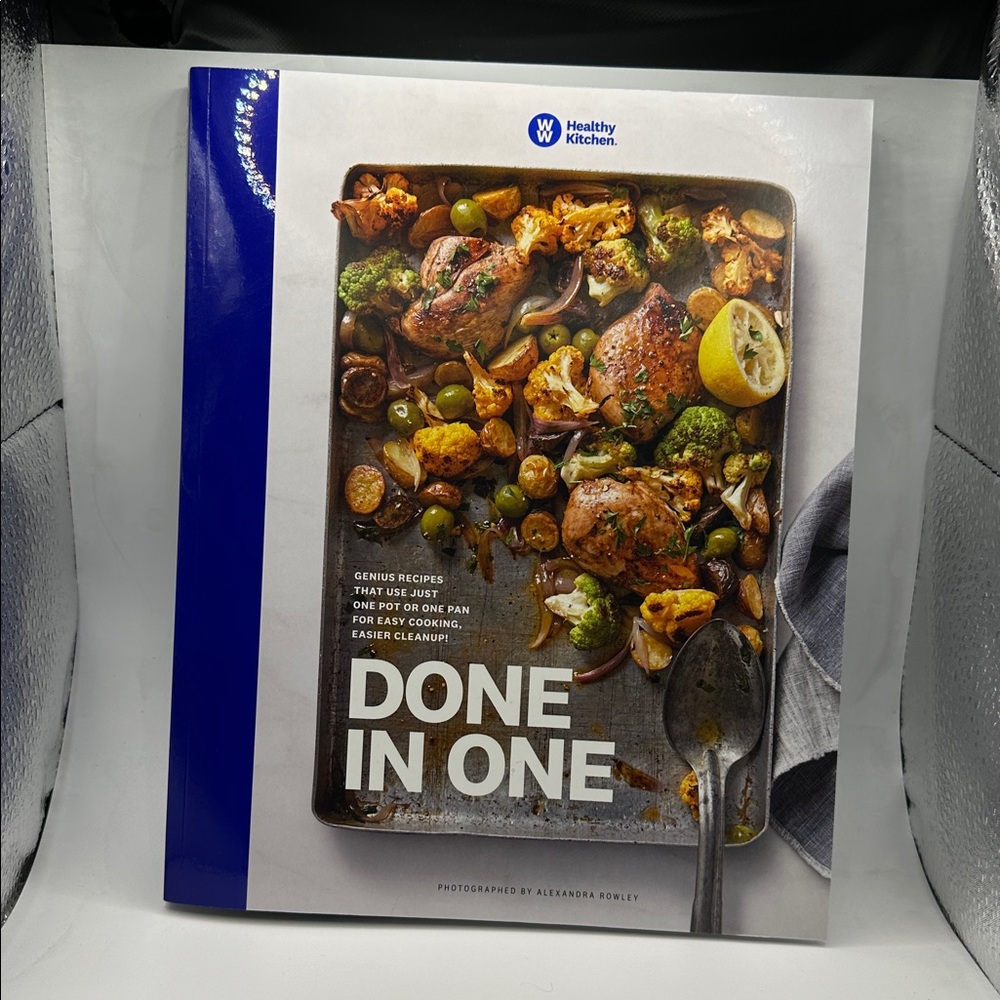 Weight Watchers Healthy Kitchen Done in One Cookbook Copyright 2020 Pre-owned